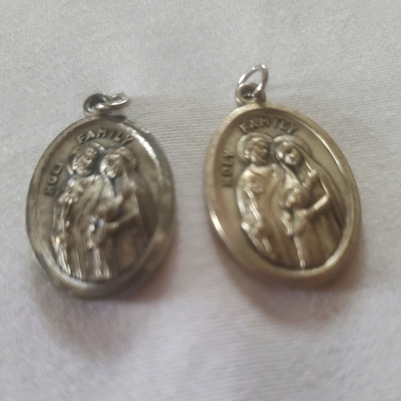 Holy Family - Pewter Medals (2x1.5 cm-0.8x0.6") Lot Of 2 Pendants - Picture 1 of 2